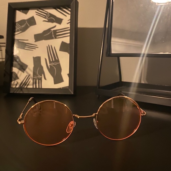 🌹 Rose Coloured Glasses 🌹 - Picture 2 of 3